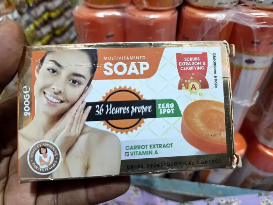 Savon Solide nettoyant et Gommant 100% Action rapide . Efficacité 100%