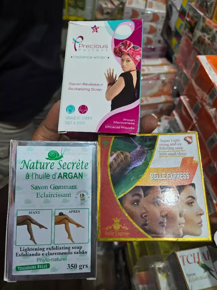 Savon Solide nettoyant et Gommant 100% Action rapide . Efficacité 100%