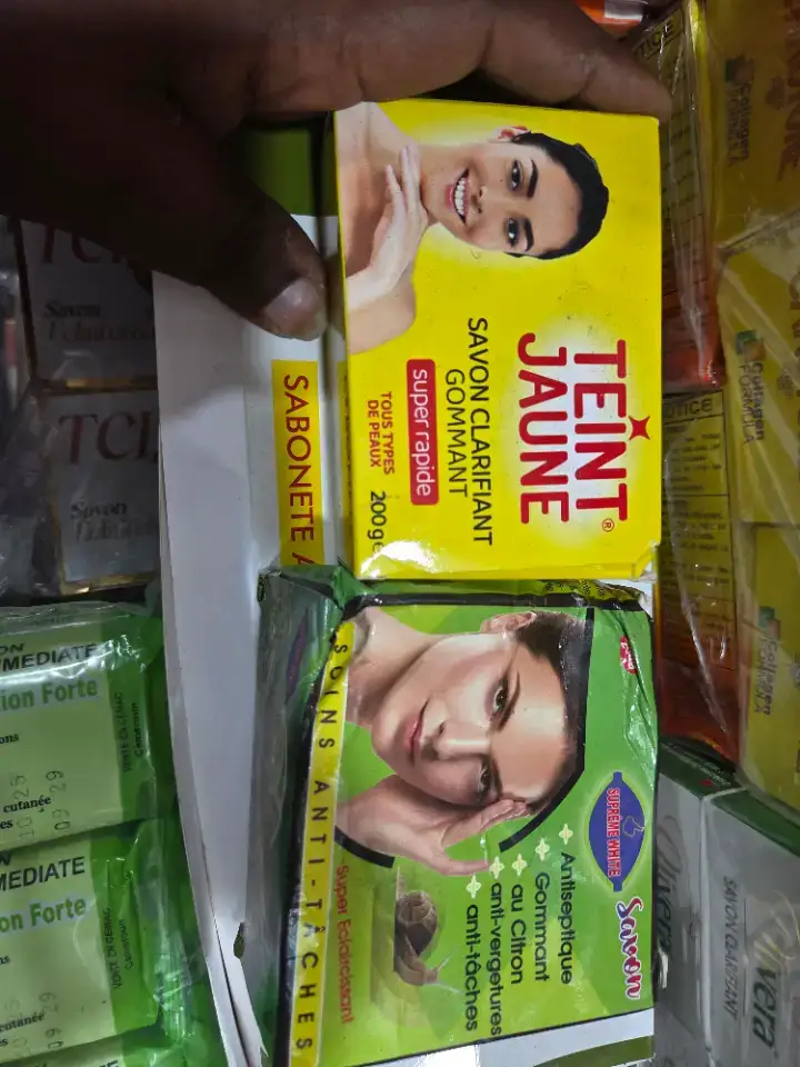 Savon Solide nettoyant et Gommant 100% Action rapide . Efficacité 100%