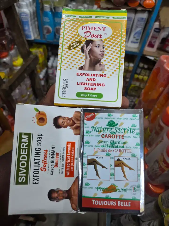 Savon Solide nettoyant et Gommant 100% Action rapide . Efficacité 100%