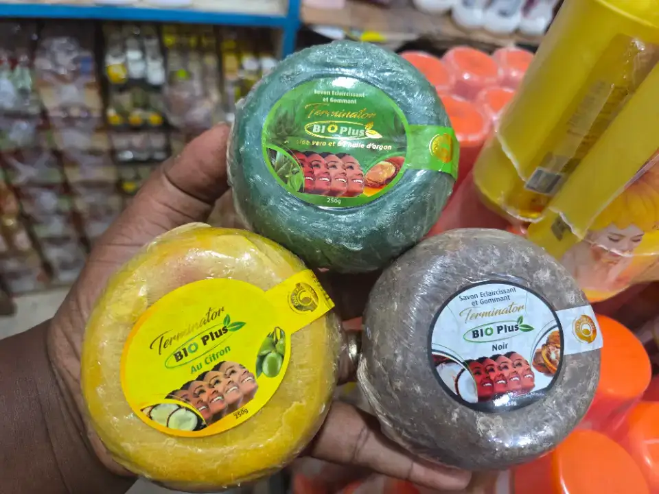 Savon Solide nettoyant et Gommant 100% Action rapide . Efficacité 100%