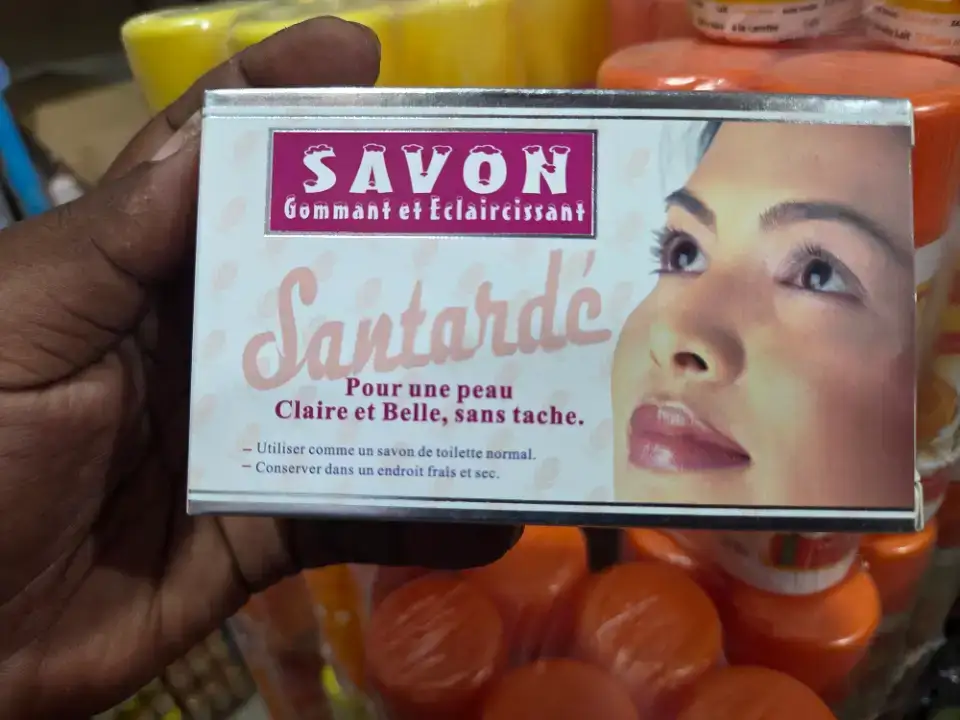 Savon Solide nettoyant et Gommant 100% Action rapide . Efficacité 100%